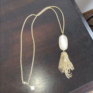 KENDRA SCOTT LONG NECKLACE. great condition.